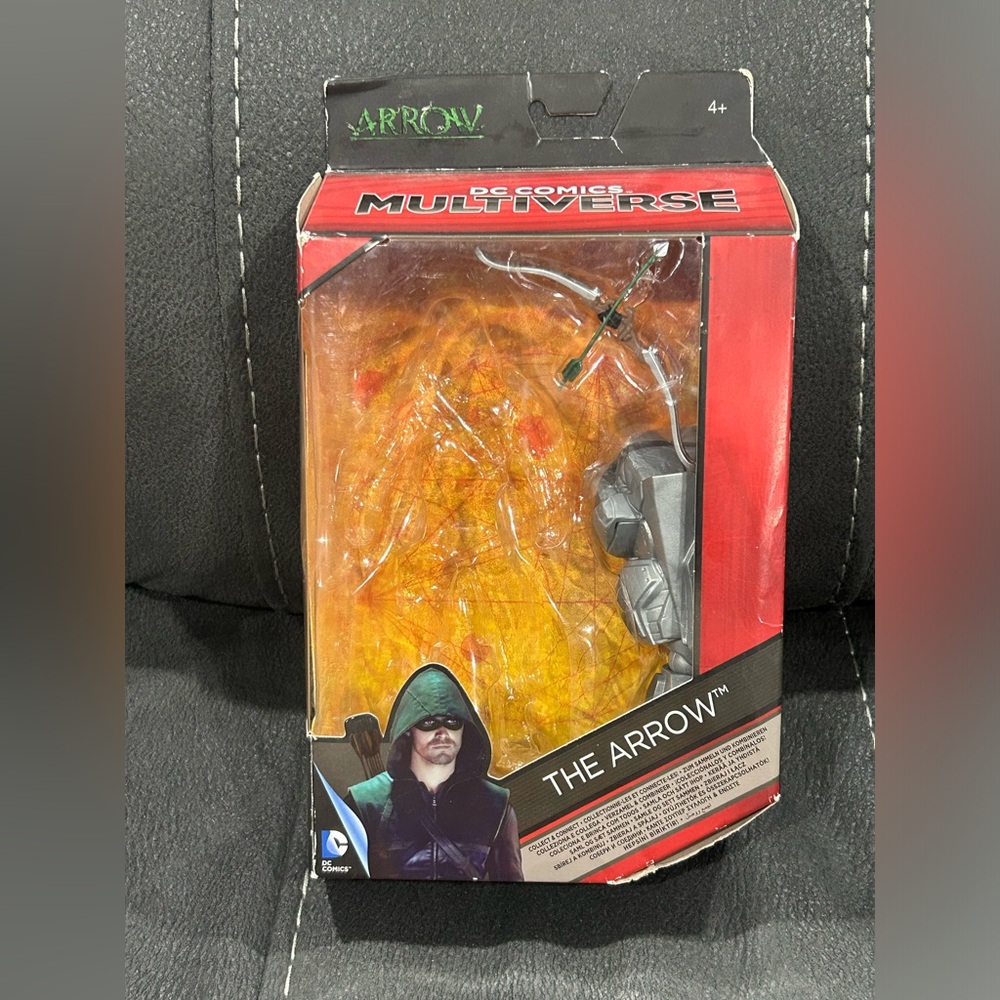 💚2 FOR 25 LISTING SALE💚Arrow; ACCESSORIES ONLY! DC MultiverseBAF piece & bow!